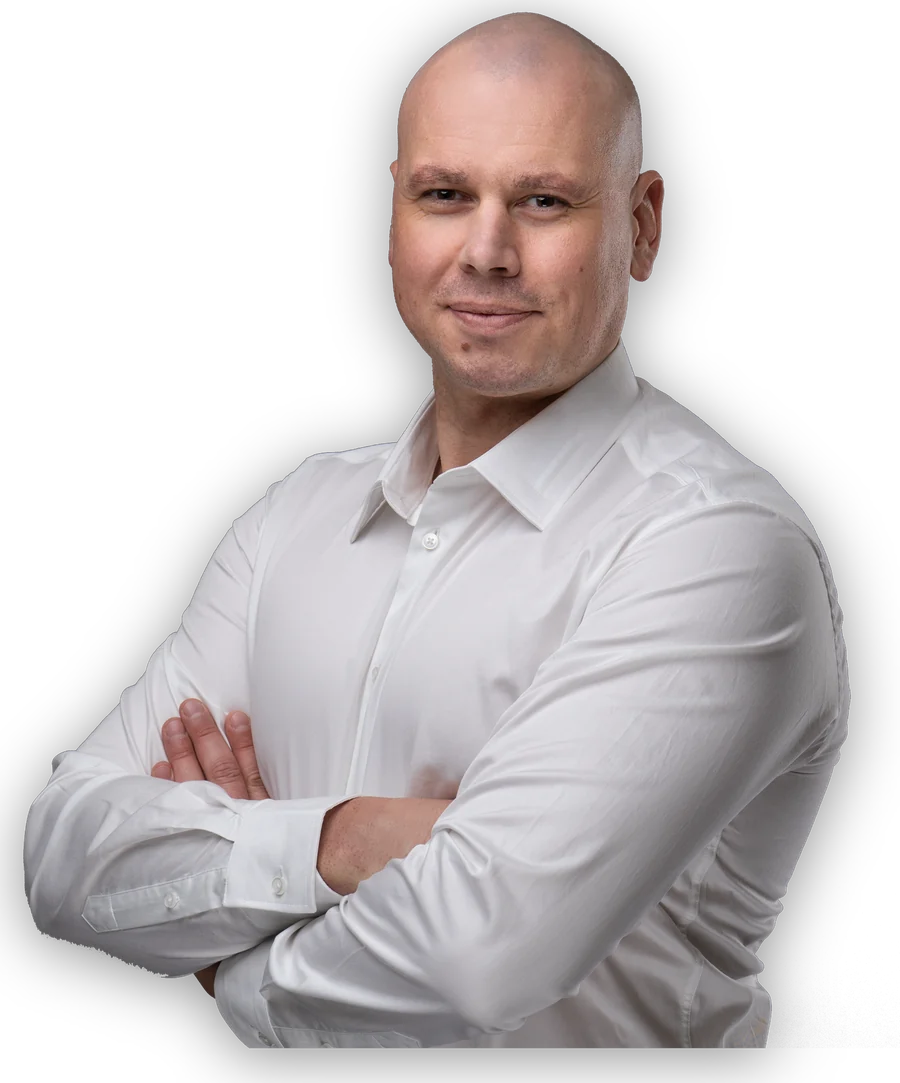 Łukasz Rękas – technik pszczelarz, właściciel pasieki ThreeBee